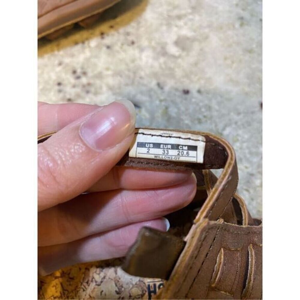 Osh Kosh Bgosh Girls Sz 2 big kid Brown Vegan Leather Strappy Sandals Summer - Picture 4 of 4
